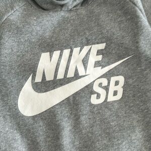 Gray Nike men’s sweatshirt, hoodie size large